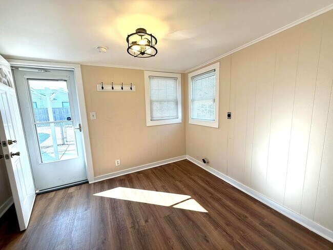 Building Photo - 1329 Hargrove St