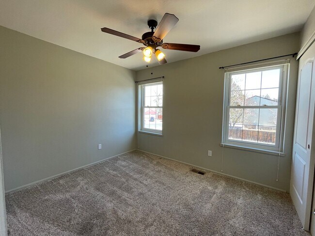 Building Photo - $0 DEPOSIT OPTION. 4BED/2.5BATH IN AURORA'S KINGSBOROUGH NEIGHBORHOOD