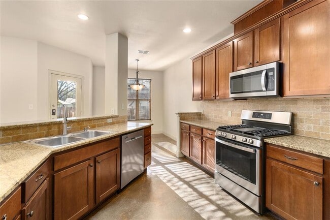 Building Photo - 5603 Clay Ave