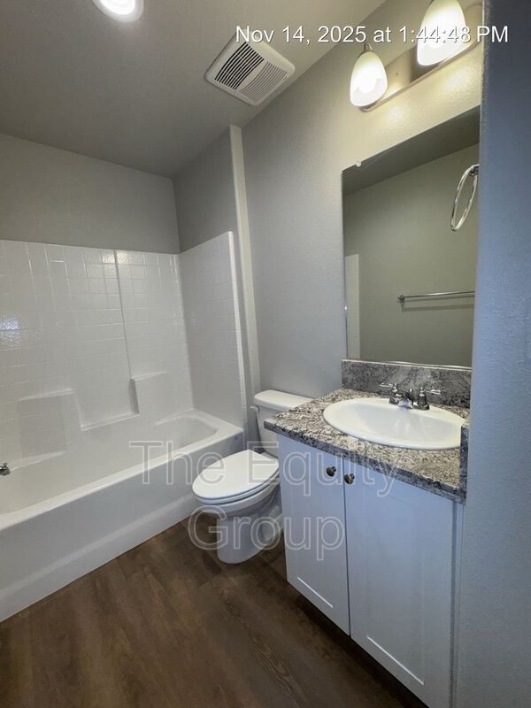 Building Photo - 418 S Summit St