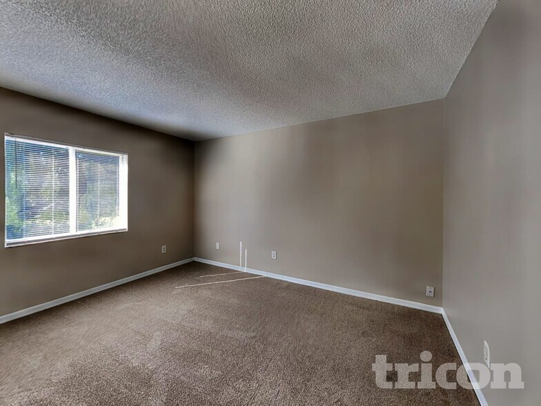 Building Photo - 1330 Gangplank Dr