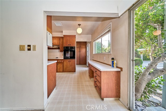 Building Photo - 315 E Las Flores Ave