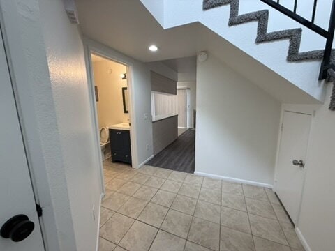 Building Photo - 3 bed 2 bath with garage $1,350 Rent