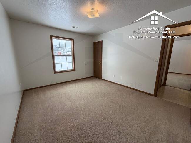 Building Photo - Gates Boulevard 2629–2631 Duplex