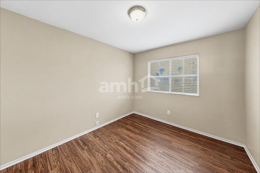Building Photo - 1717 Cedar Bluffs Way