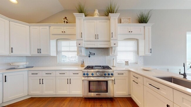 Building Photo - 404 21st St S