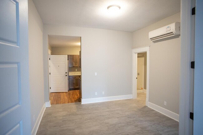 Building Photo - 136 Brady St