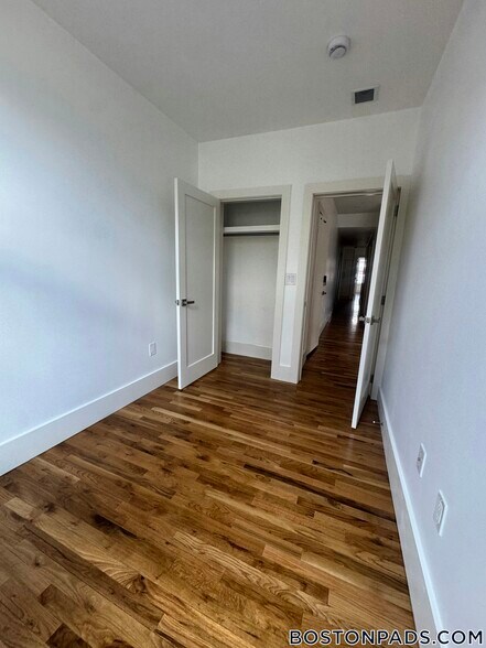 Building Photo - 120 Regent St