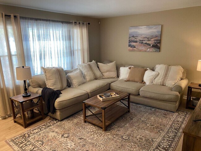 Building Photo - l2432 Largo Drive- furnished