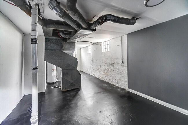 Building Photo - Two Bedroom, Two Bath in Dayton!