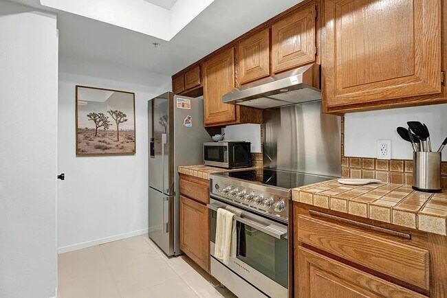 Building Photo - 222 N Calle El Segundo
