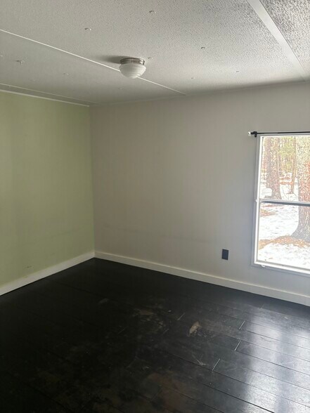 Building Photo - 2427 Sanford Rd