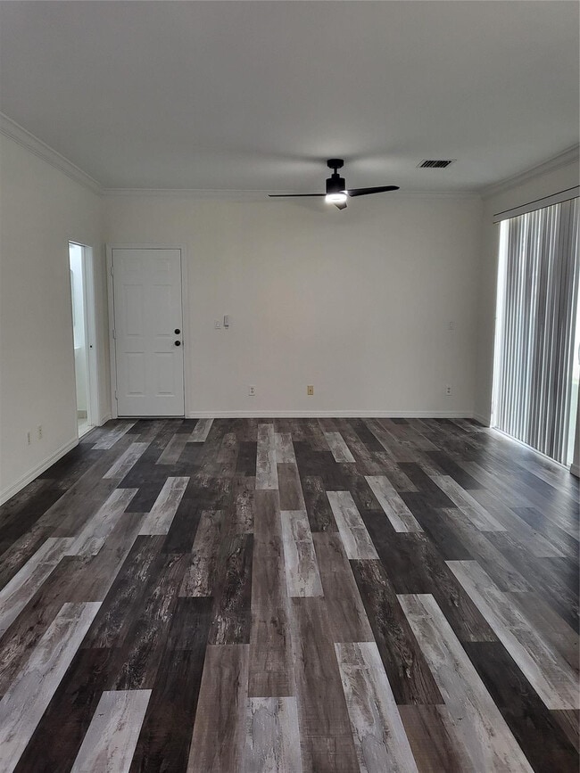 Building Photo - 2040 SE Avon Park Dr