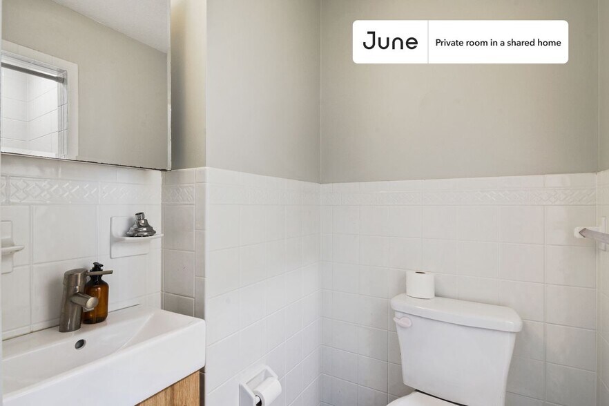 Building Photo - Room in Shared 3 bed/1 bath home