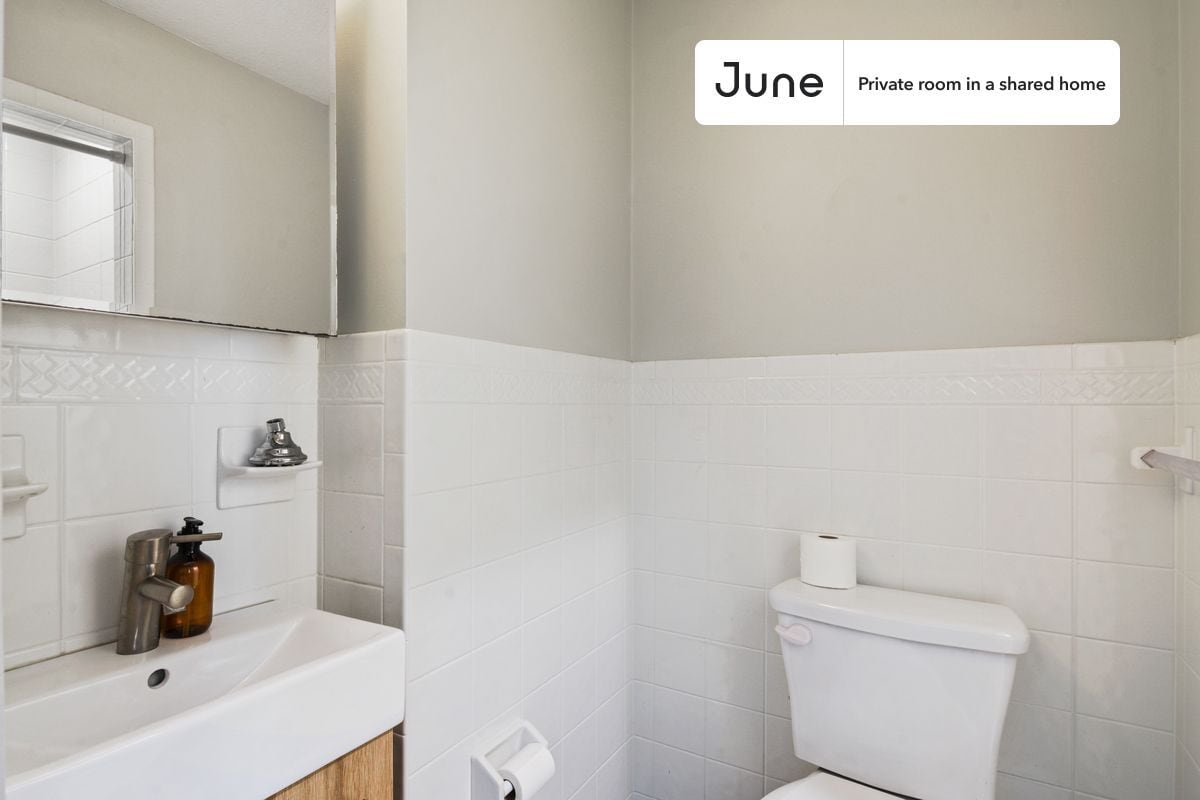 Building Photo - Room in Shared 3 bed/1 bath home in North End