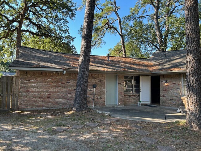 Building Photo - 1702 Maux Dr