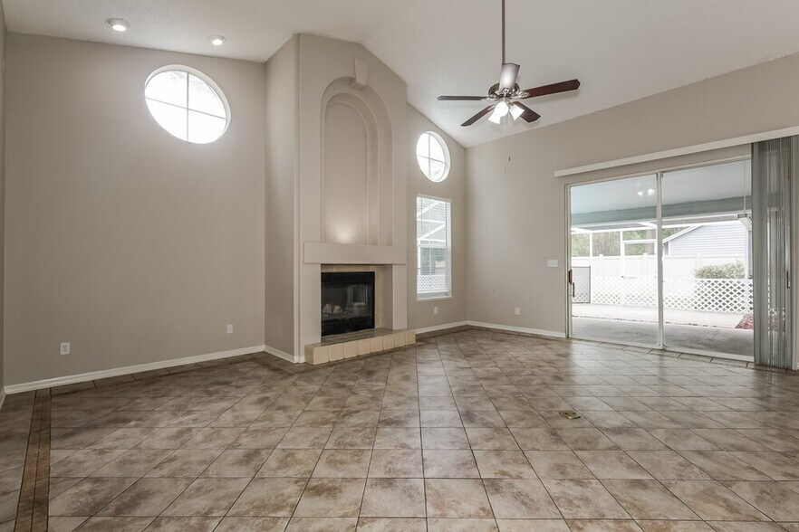 Building Photo - 3322 Silverpond Dr