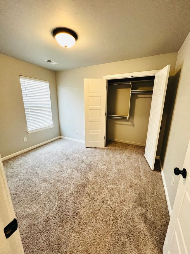 Building Photo - Beautiful 3BD 2BA Located in Edmond's Valencia NW 187th Addition!!
