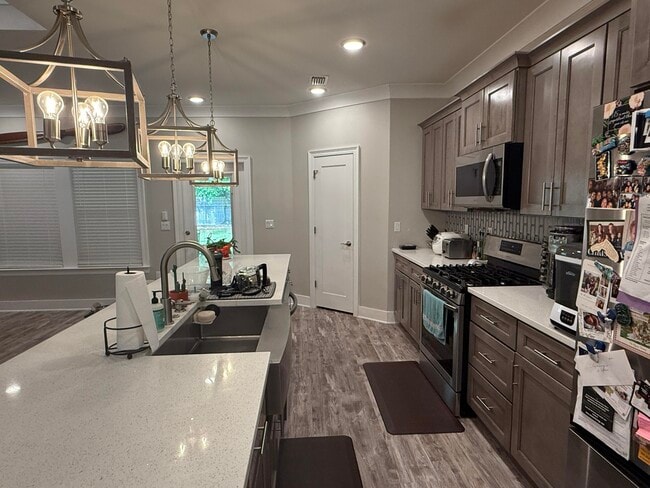 Building Photo - 1002 Gloria Ave