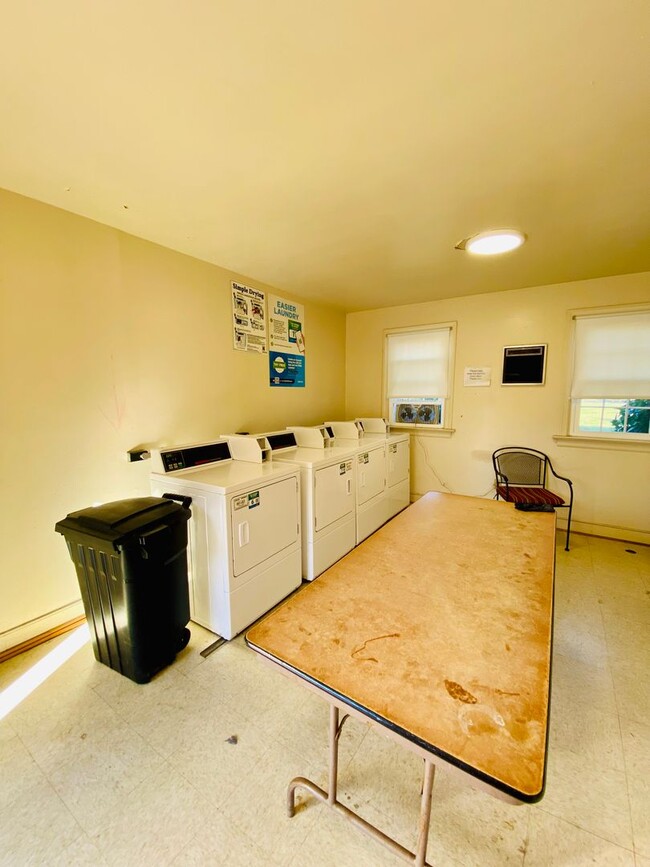 Building Photo - 3810 Hermitage Rd