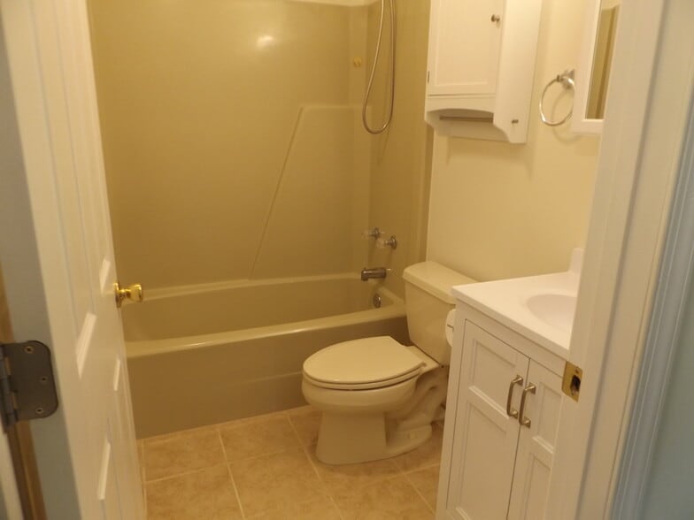 Bathroom - 7413 Spout Hill Rd