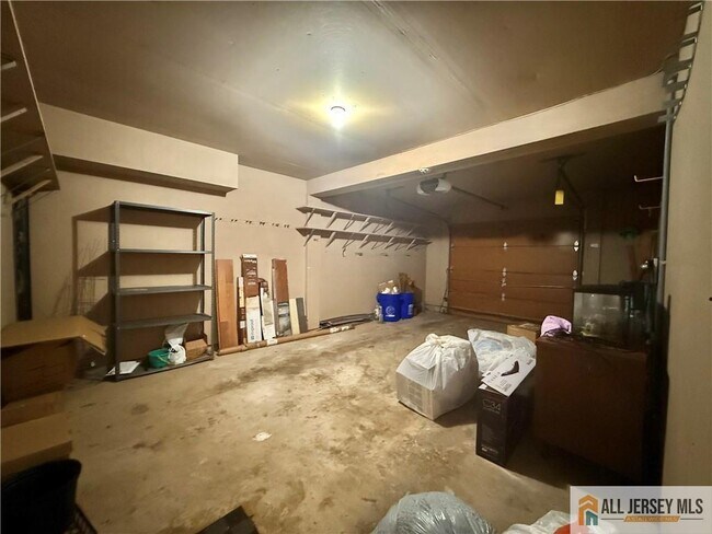 Building Photo - 2905 N Oaks Blvd