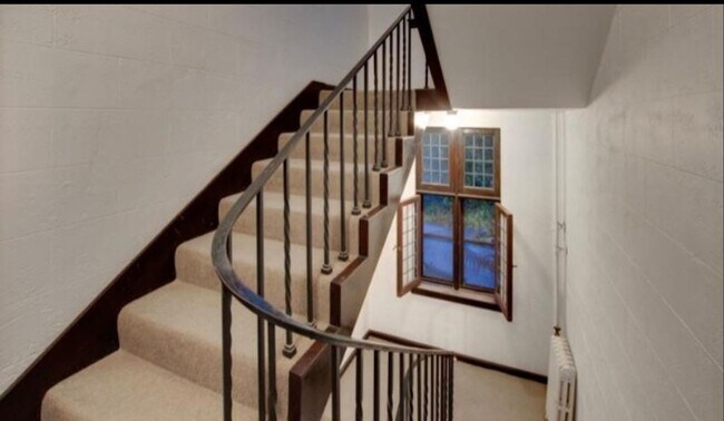 Building Photo - Spacious Two Bedroom Condo in Blackstone!