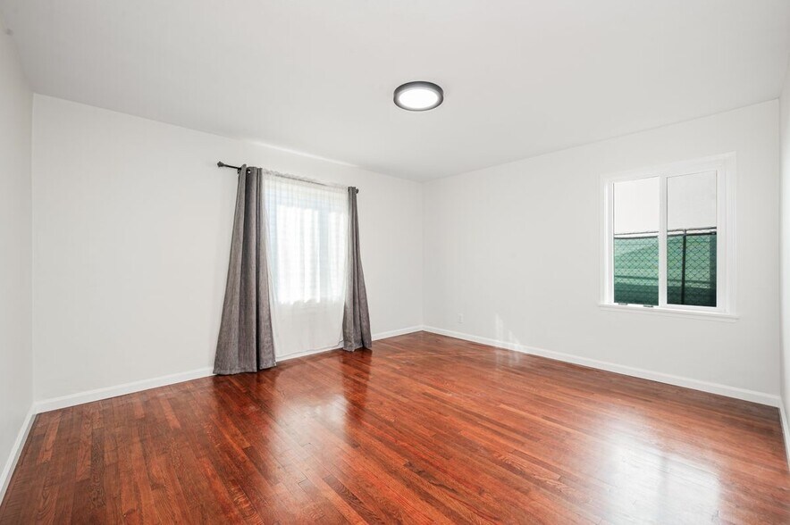 Building Photo - 4804 Rose Ave