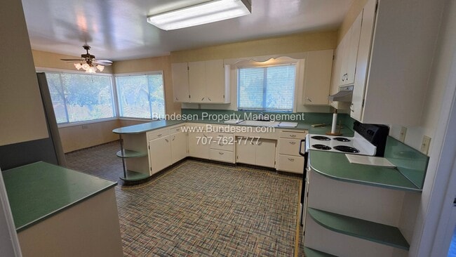 Building Photo - Spacious West Side Petaluma Home for Rent