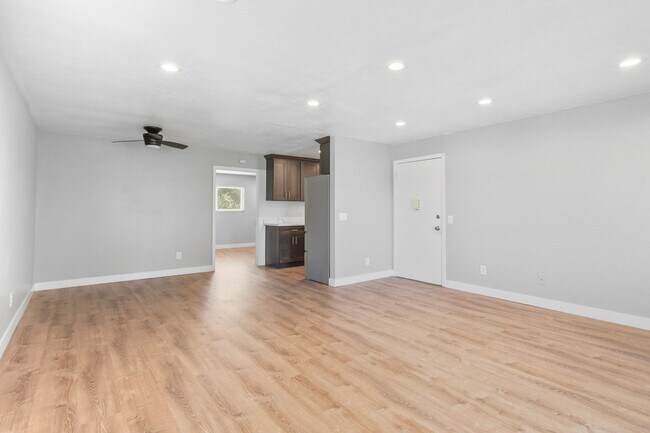 Building Photo - Pet Friendly & Remodeled 1BR Condo Near SDSU with Pool and Large Balcony