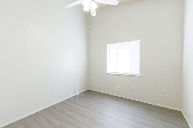 Building Photo - Whisperwood Duplex