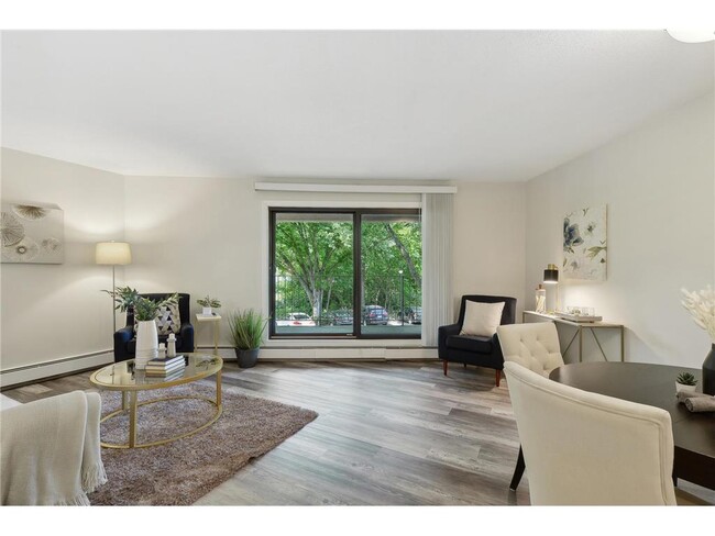 Living room with balcony - 7520 Cahill Rd