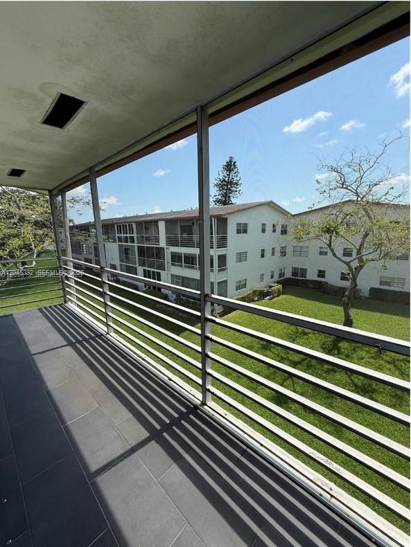 Building Photo - 165 Fanshaw D