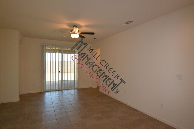 Building Photo - Newer 3bedroom/2bath in Tulare.