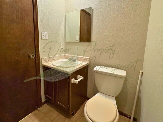 Building Photo - AVAILABLE NOW!!!!