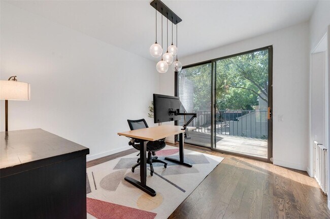 Building Photo - 5990 Lindenshire Ln