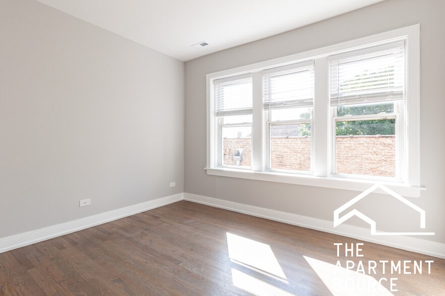 Building Photo - 2641 W Carmen Ave