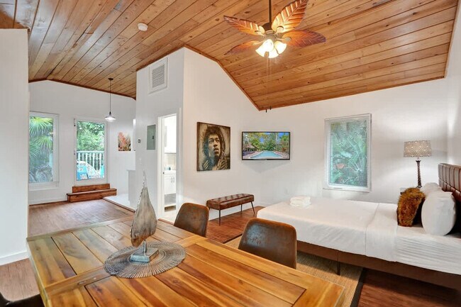 Building Photo - 1115 SW 4th St