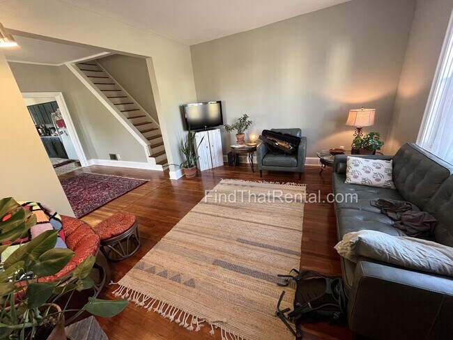 Building Photo - Downtown Carlisle Beautifully Renovated Pe...