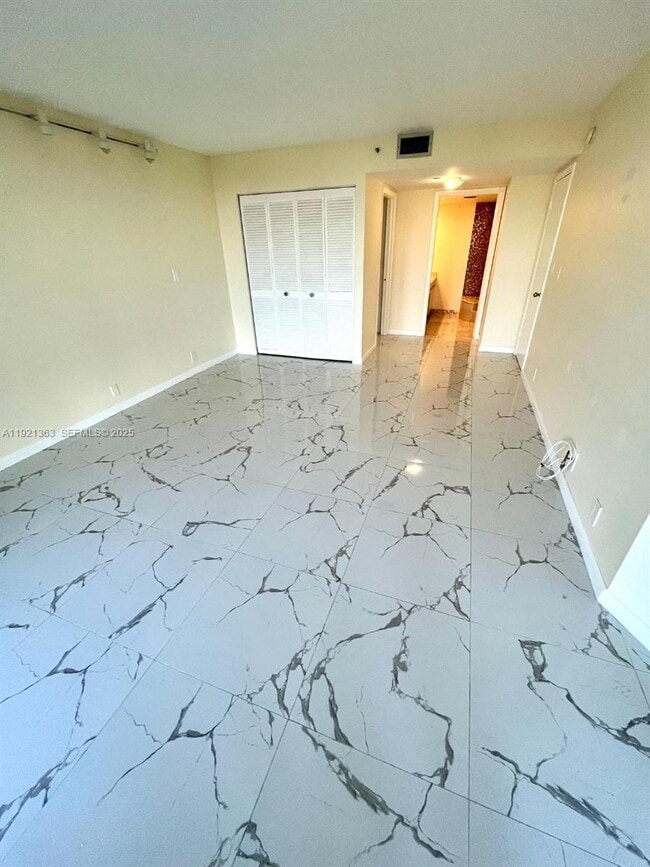 Building Photo - 4000 Towerside Terrace