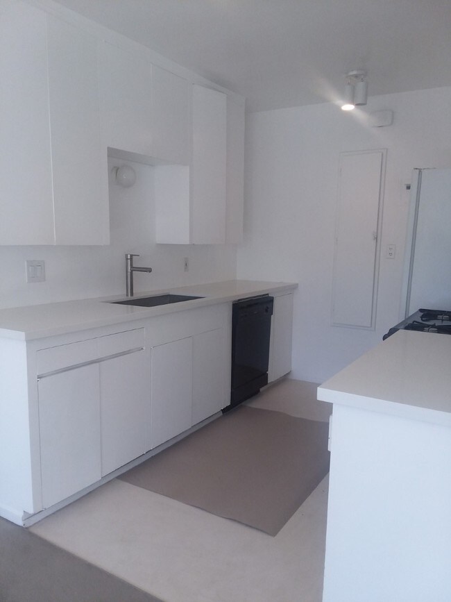 Building Photo - 1856 10th St