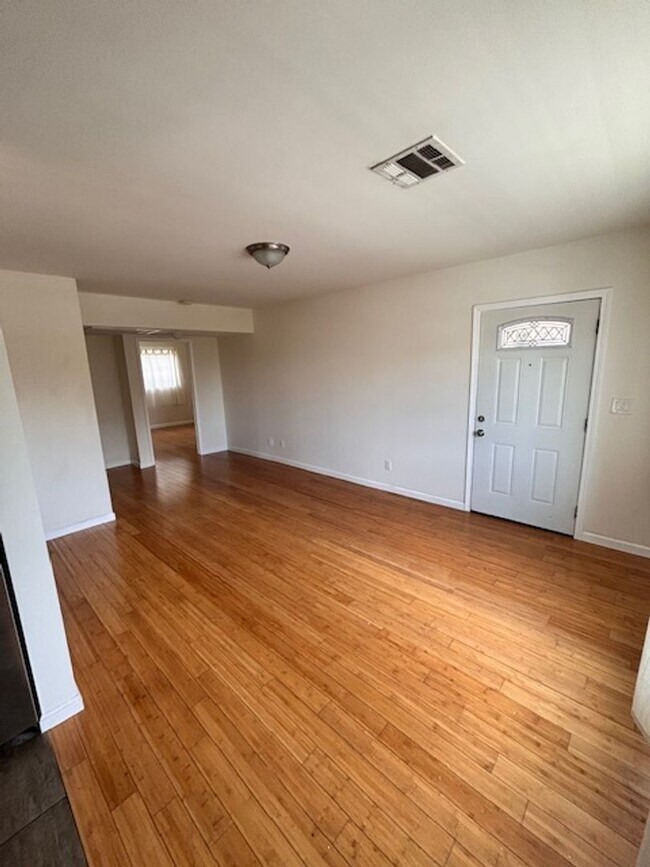 Building Photo - 1828 Montrose St, located in the vibrant city of Los Angeles