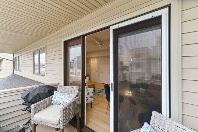 Building Photo - 132 Sampson Ave