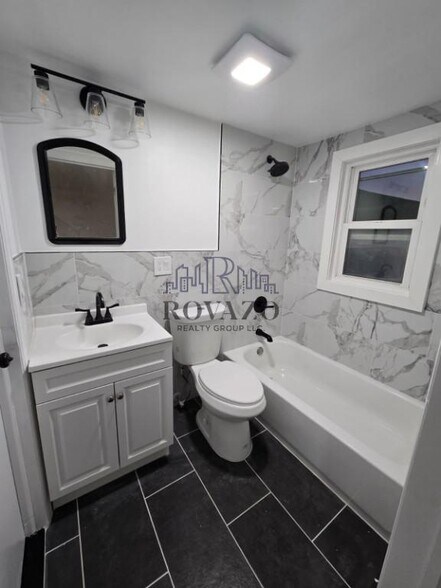 Building Photo - 1283 Broadway