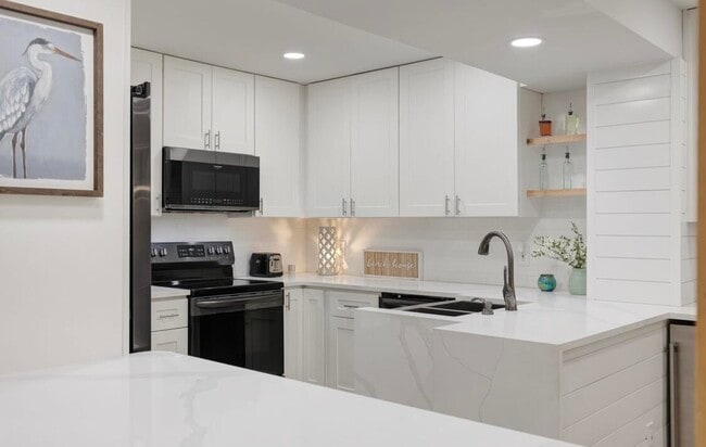 Building Photo - 735 Sandpiper Pl