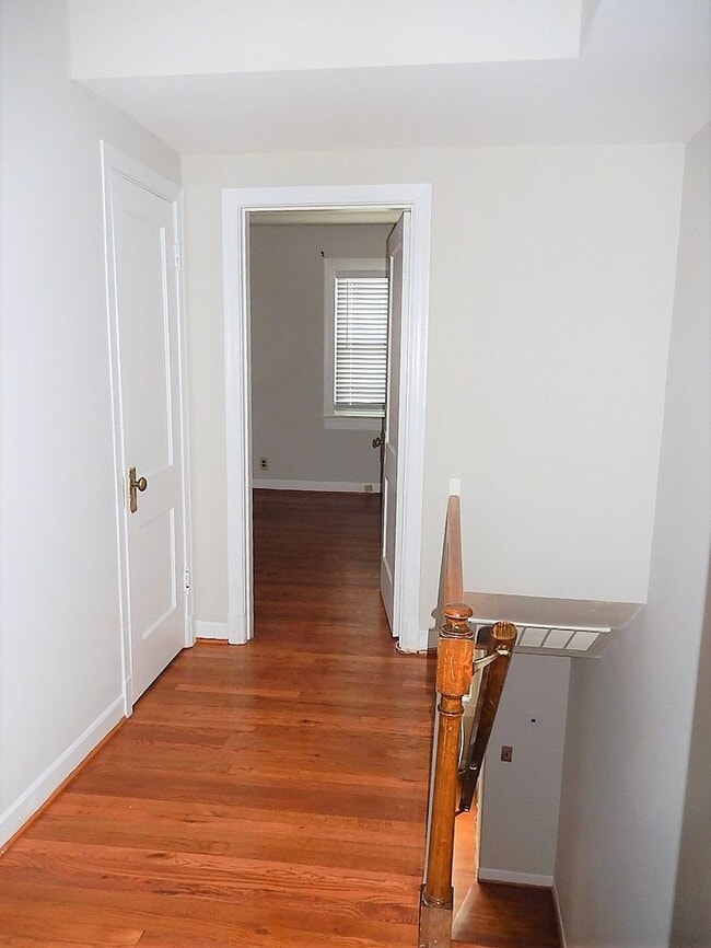 Building Photo - Charming 1 Bed 1 Bath Townhome Style Condo In Historic Arlington Village