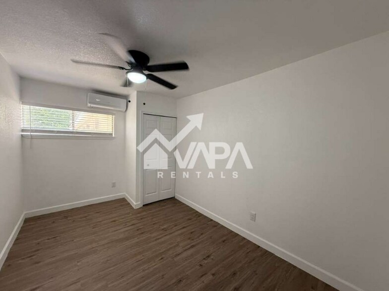 Building Photo - 411 Yolanda Dr