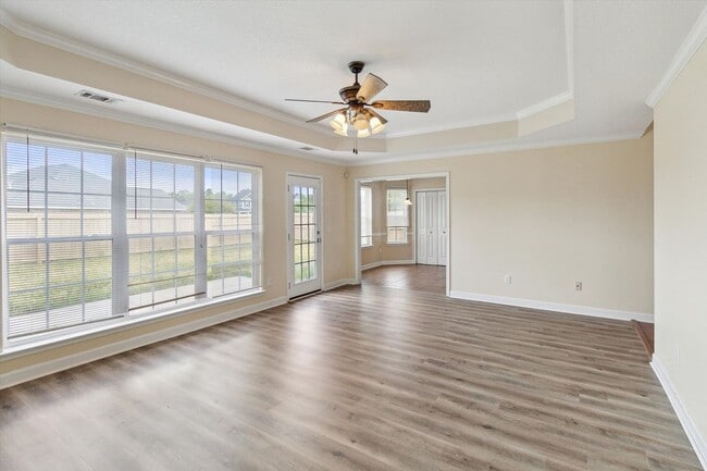 Building Photo - AVAILABLE JUNE [PETS PERMITTED]