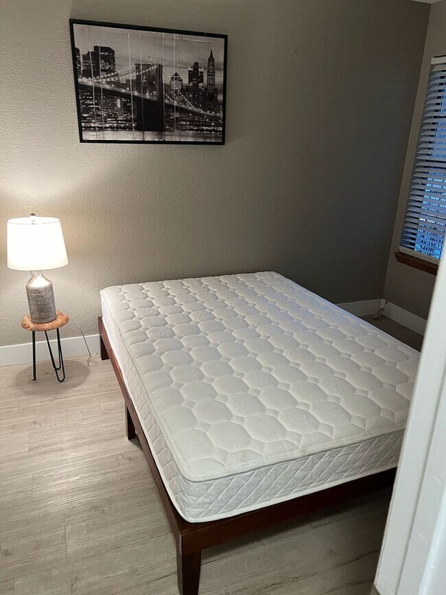Building Photo - 1 Bedroom 1 Bath In Central Las Vegas
