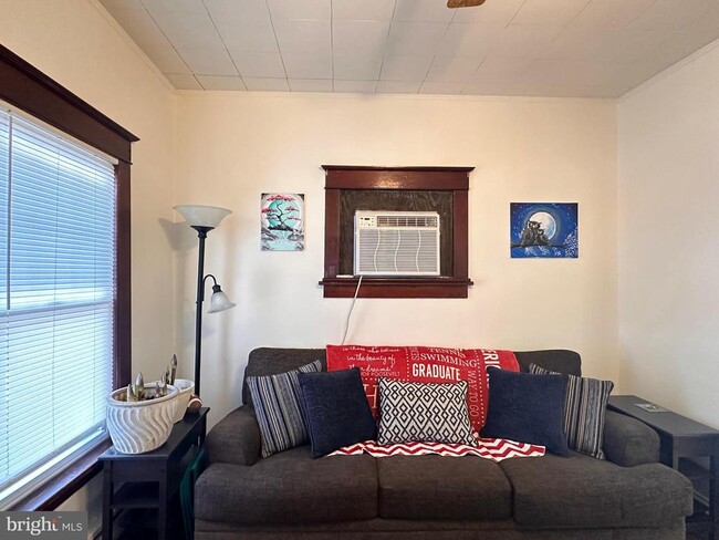 Building Photo - 411 Rowan Ave